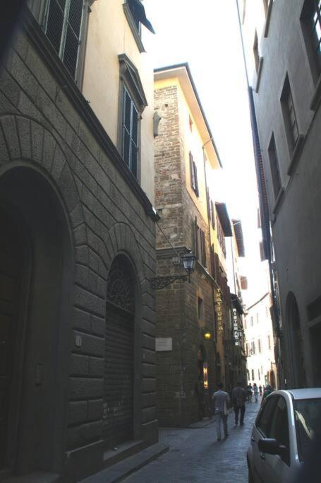 Dreaming Apartment In An Ancient Tower Florenţa Exterior foto