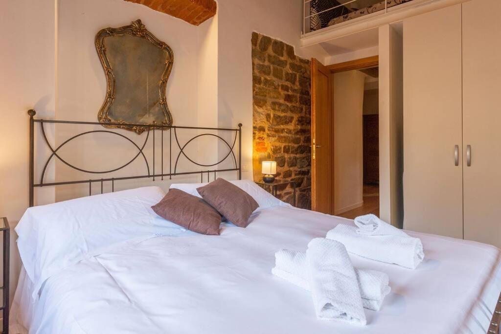 Dreaming Apartment In An Ancient Tower Florenţa Exterior foto